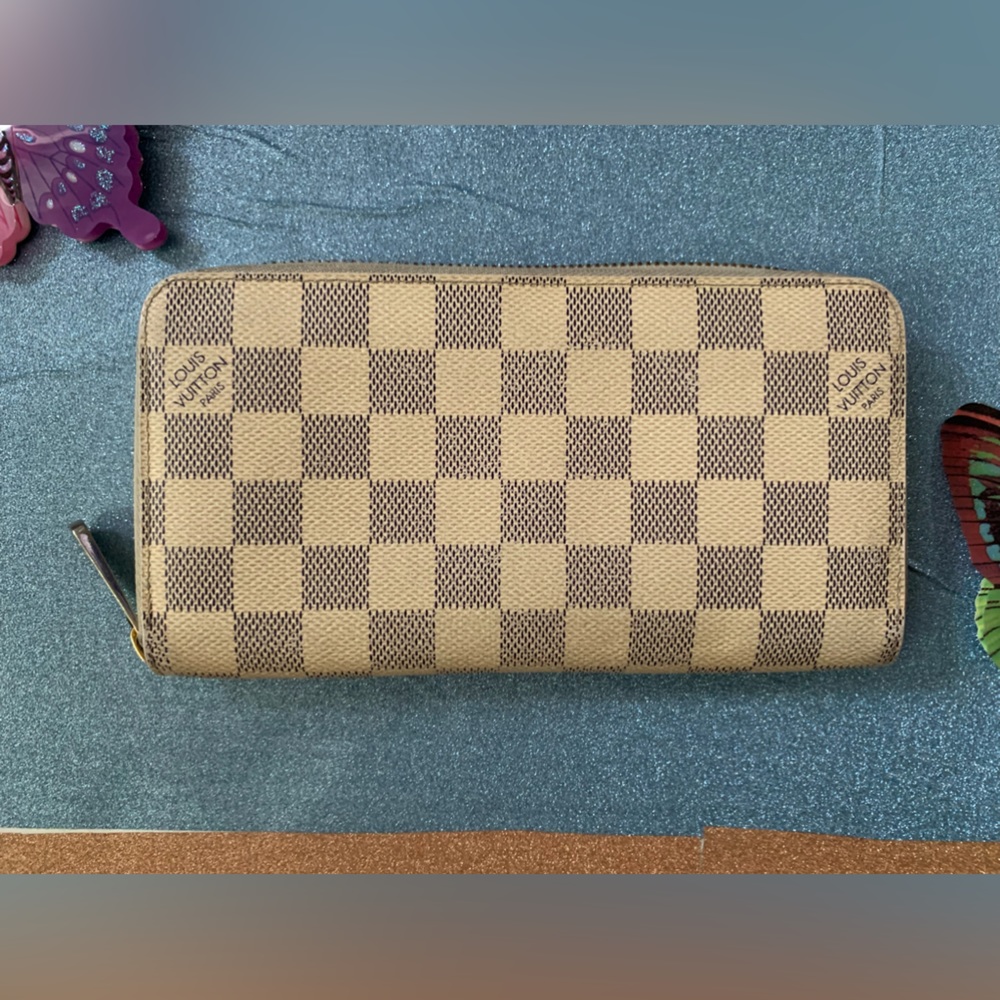 Louis Vuitton Azur Zippy wallet